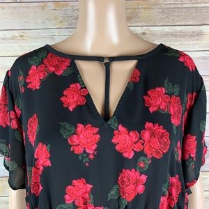 Torrid rose cutout shirt🌹 size 4 torrid